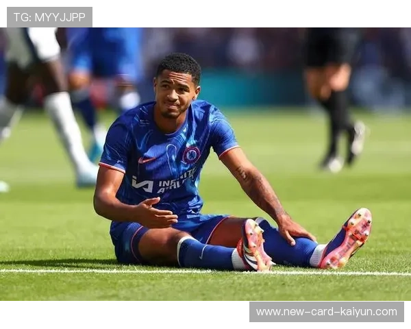 切尔西连续短传推进，进攻层次分明