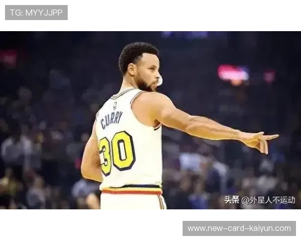 库里远投命中，金州勇士替补席反应最先