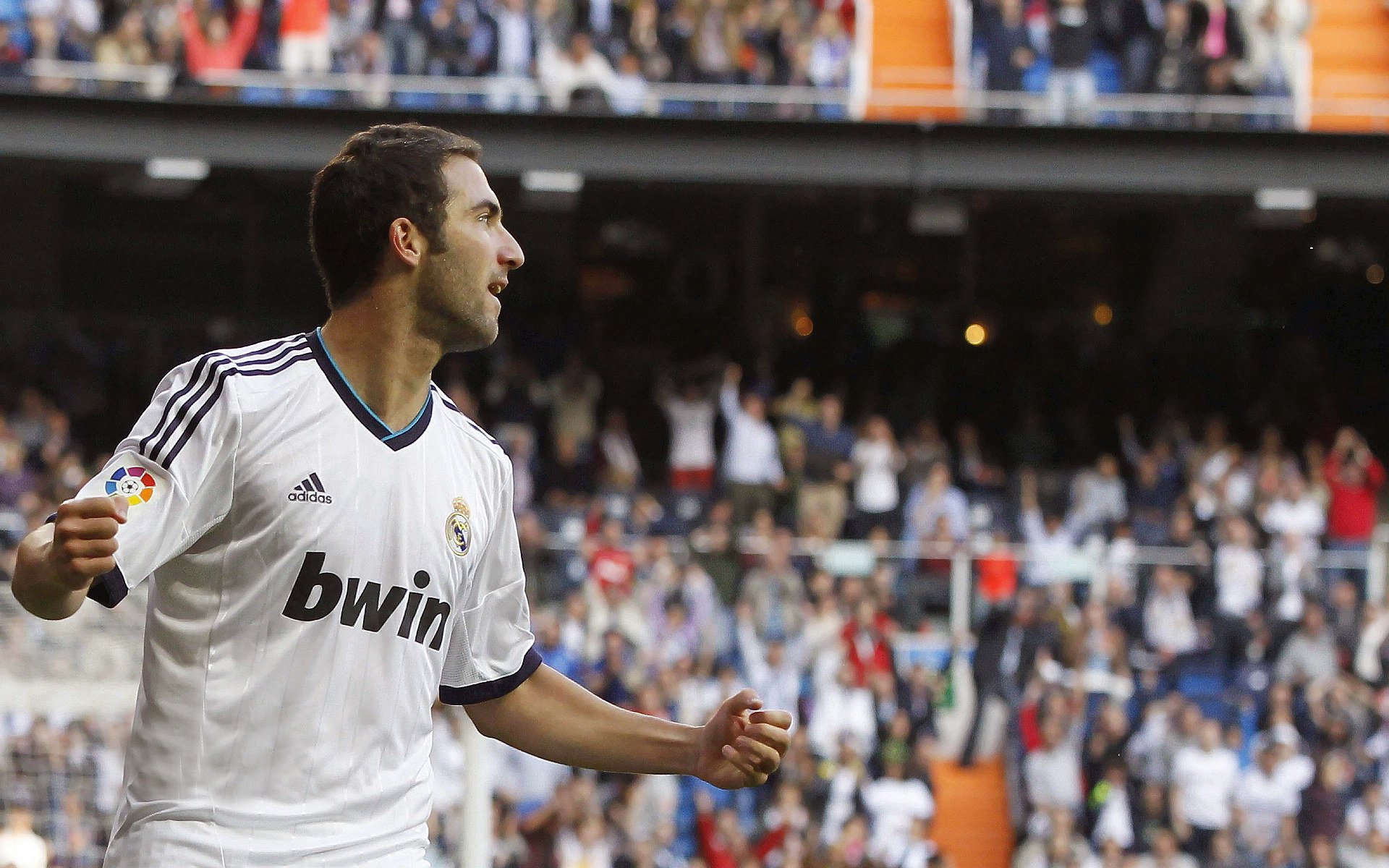 国际翼装飞行挑战赛 悬崖滑翔惊险刺激