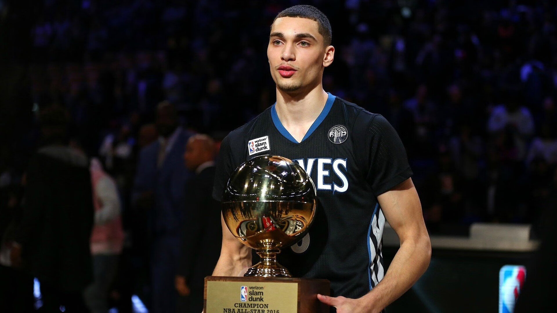 国际翼装飞行挑战赛 悬崖滑翔惊险刺激